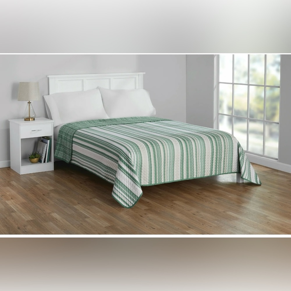 Mainstays Green Vertical Stripe Microfiber Quilt, Full/Queen - Reversible